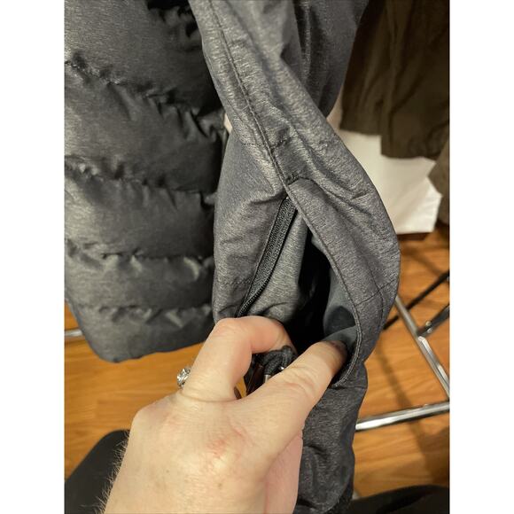 Roxy Women's Insulated Snowboard Jacket (size M) with 10k Dryflight Technology - Picture 9 of 15